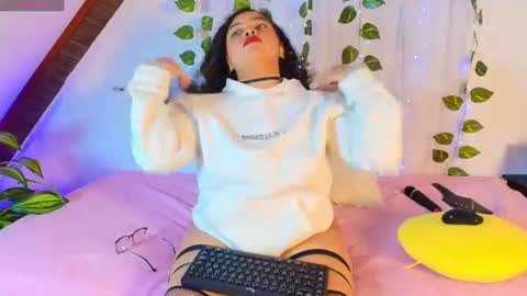 Alana Gmez  online show from 06-18-26, 06:56