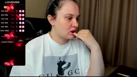 Snapshot of alanabrox chatting on 10-19-25, 09:59 Julia online show from 10-19-25, 09:59