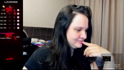 Snapshot of alanabrox chatting on 10-31-25, 03:24 Julia online show from 10-31-25, 03:24