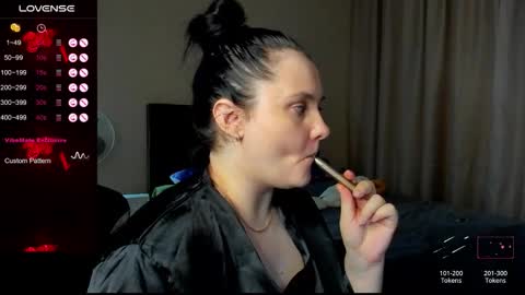 Snapshot of alanabrox chatting on 11-05-25, 12:21 Julia online show from 11-05-25, 12:21