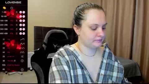 Snapshot of alanabrox chatting on 12-15-25, 12:26 Julia online show from 12-15-25, 12:26