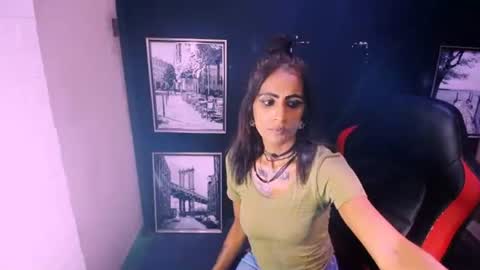 alanadelray online show from 11-26-25, 07:20