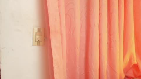Snapshot of alanalois_ chatting on 04-25-26, 10:29 ALANA Please follow me online show from 04-25-26, 10:29