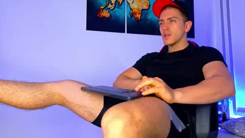 Snapshot of alanferrer chatting on 12-17-25, 10:32 Alan Ferrer online show from 12-17-25, 10:32