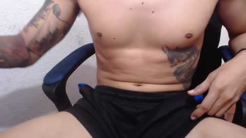 Snapshot of alanmuscle08 chatting on 06-17-26, 02:51 alanmuscle08 online show from 06-17-26, 02:51