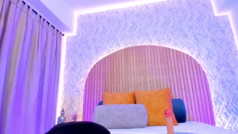 Snapshot of alanna_hank chatting on 01-13-25, 06:06 Alanna online show from 01-13-25, 06:06