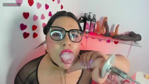 Snapshot of alanna_sloppy chatting on 05-16-26, 01:13 alana silver online show from 05-16-26, 01:13