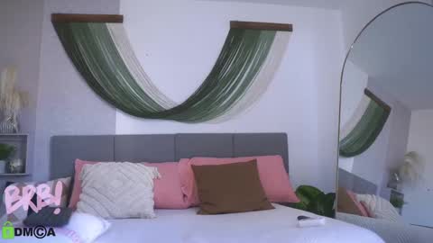 Snapshot of alannathomson chatting on 02-16-25, 07:38 alannathomson online show from 02-16-25, 07:38