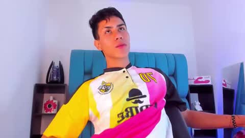 Snapshot of alannaughty_ chatting on 01-15-25, 06:43 alannaughty_ online show from 01-15-25, 06:43