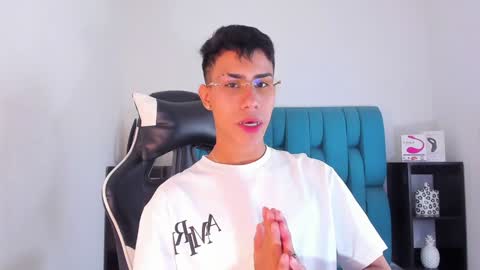 Snapshot of alannaughty_ chatting on 01-23-25, 10:01 alannaughty_ online show from 01-23-25, 10:01