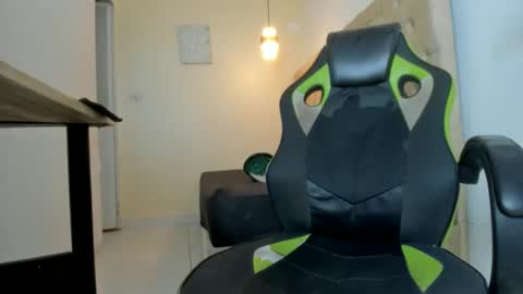 Snapshot of alantrickz365 chatting on 11-10-25, 10:25 alantrickz365 online show from 11-10-25, 10:25