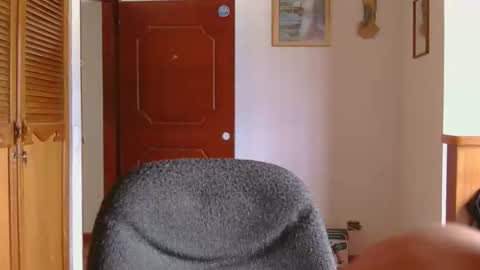 Snapshot of albajadmamad_01 chatting on 04-27-26, 06:50 josevcam online show from 04-27-26, 06:50