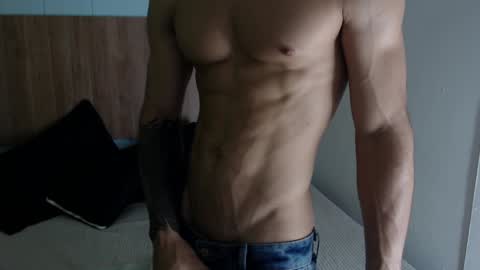 Snapshot of albertbernal69 chatting on 02-08-25, 06:01 Albert online show from 02-08-25, 06:01