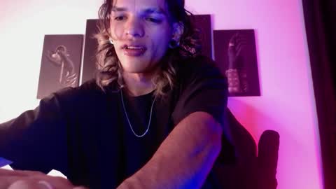 Snapshot of albertbernal69 chatting on 11-08-25, 03:18 Albert online show from 11-08-25, 03:18