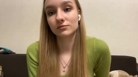 Snapshot of albinaallgood chatting on 02-23-26, 07:33 Lina online show from 02-23-26, 07:33