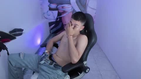 Snapshot of aleckk_boy chatting on 10-31-25, 07:26 Aleck Boy online show from 10-31-25, 07:26