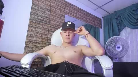 Snapshot of aleckk_boy chatting on 11-06-25, 07:37 Aleck Boy online show from 11-06-25, 07:37