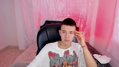 Snapshot of aleckk_boy chatting on 11-10-25, 06:51 Aleck Boy online show from 11-10-25, 06:51