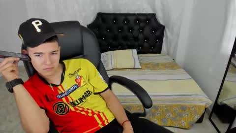 Snapshot of aleckk_boy chatting on 11-26-25, 07:59 Aleck Boy online show from 11-26-25, 07:59