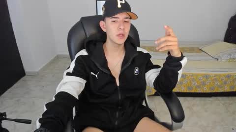 Snapshot of aleckk_boy chatting on 11-27-25, 06:54 Aleck Boy online show from 11-27-25, 06:54