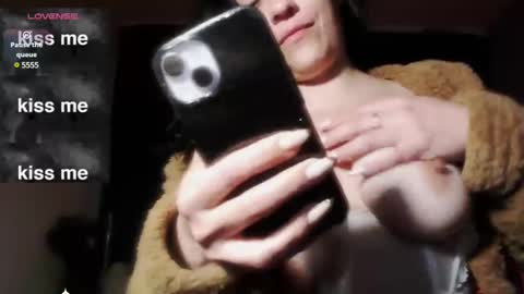 Snapshot of aledelo chatting on 12-31-24, 07:10 aledelo online show from 12-31-24, 07:10