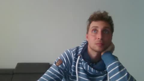 Snapshot of aledewalt chatting on 02-07-25, 01:43 call me on skp alexdewalt online show from 02-07-25, 01:43