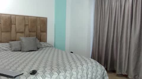 Snapshot of aleejhandra chatting on 11-25-25, 10:10 alejandra online show from 11-25-25, 10:10