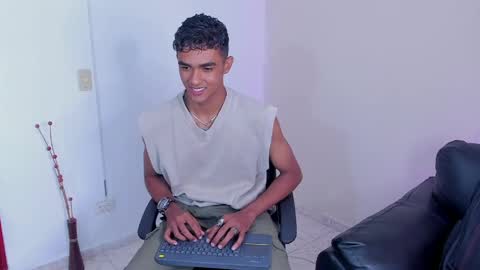 Snapshot of alejandro_williams chatting on 05-13-26, 10:27 Alejandro williams online show from 05-13-26, 10:27