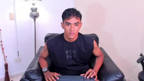 Snapshot of alejandro_williams chatting on 05-19-26, 08:04 Alejandro williams online show from 05-19-26, 08:04