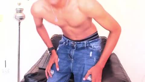Snapshot of alejandro_williams chatting on 05-23-26, 07:51 Alejandro williams online show from 05-23-26, 07:51