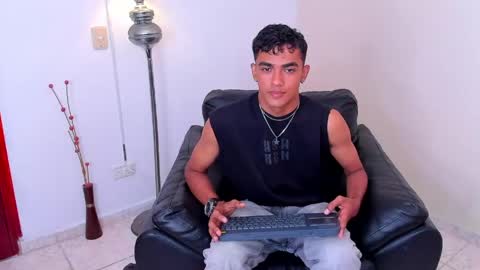 Snapshot of alejandro_williams chatting on 05-25-26, 08:37 Alejandro williams online show from 05-25-26, 08:37