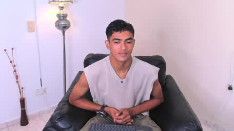 Snapshot of alejandro_williams chatting on 05-27-26, 07:33 Alejandro williams online show from 05-27-26, 07:33
