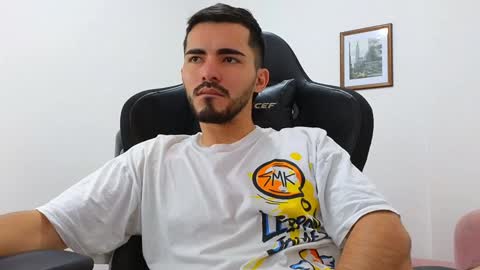 Snapshot of alejandroo_7 chatting on 12-22-24, 05:42 alejandroo_7 online show from 12-22-24, 05:42