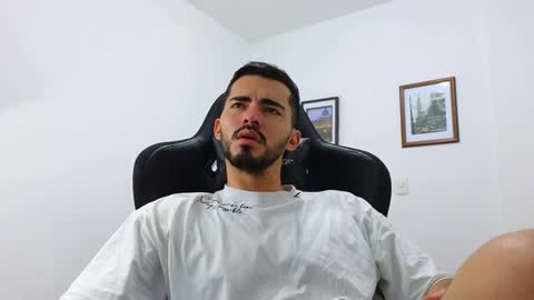 Snapshot of alejandroo_7 chatting on 12-25-24, 11:53 alejandroo_7 online show from 12-25-24, 11:53