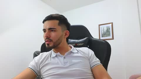 Snapshot of alejandroo_7 chatting on 01-05-25, 01:45 alejandroo_7 online show from 01-05-25, 01:45