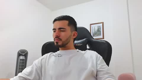 Snapshot of alejandroo_7 chatting on 01-07-25, 08:52 alejandroo_7 online show from 01-07-25, 08:52