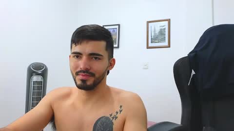 Snapshot of alejandroo_7 chatting on 01-10-25, 10:25 alejandroo_7 online show from 01-10-25, 10:25