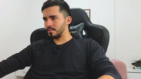 Snapshot of alejandroo_7 chatting on 01-14-25, 07:00 alejandroo_7 online show from 01-14-25, 07:00