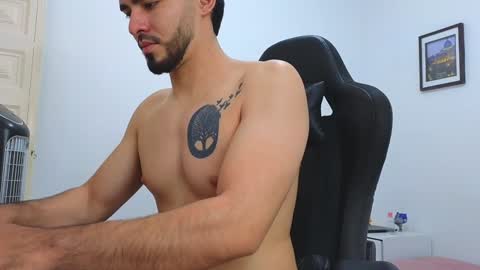 Snapshot of alejandroo_7 chatting on 01-22-25, 06:52 alejandroo_7 online show from 01-22-25, 06:52