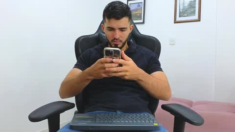 Snapshot of alejandroo_7 chatting on 01-25-25, 11:43 alejandroo_7 online show from 01-25-25, 11:43