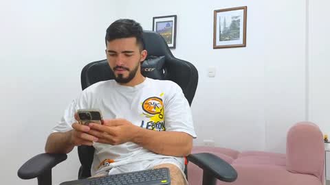 Snapshot of alejandroo_7 chatting on 02-01-25, 11:06 alejandroo_7 online show from 02-01-25, 11:06