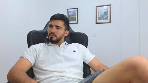 Snapshot of alejandroo_7 chatting on 02-08-25, 01:43 alejandroo_7 online show from 02-08-25, 01:43