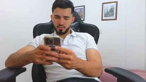 Snapshot of alejandroo_7 chatting on 02-14-25, 08:15 alejandroo_7 online show from 02-14-25, 08:15