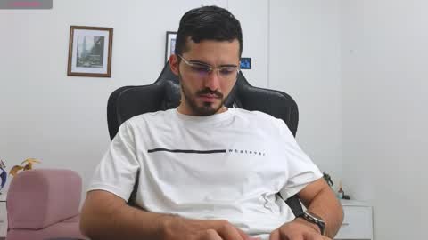 Snapshot of alejandroo_7 chatting on 10-07-25, 07:44 alejandroo_7 online show from 10-07-25, 07:44