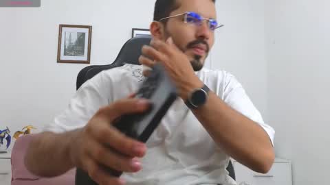 Snapshot of alejandroo_7 chatting on 10-08-25, 06:05 alejandroo_7 online show from 10-08-25, 06:05