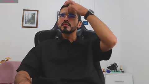 Snapshot of alejandroo_7 chatting on 10-11-25, 02:04 alejandroo_7 online show from 10-11-25, 02:04