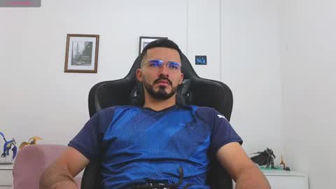 Snapshot of alejandroo_7 chatting on 10-14-25, 05:36 alejandroo_7 online show from 10-14-25, 05:36