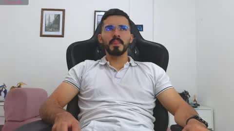 Snapshot of alejandroo_7 chatting on 10-23-25, 07:45 alejandroo_7 online show from 10-23-25, 07:45