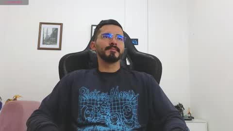 Snapshot of alejandroo_7 chatting on 10-24-25, 04:25 alejandroo_7 online show from 10-24-25, 04:25