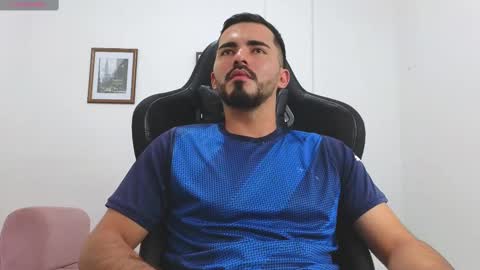 Snapshot of alejandroo_7 chatting on 11-11-25, 06:52 alejandroo_7 online show from 11-11-25, 06:52